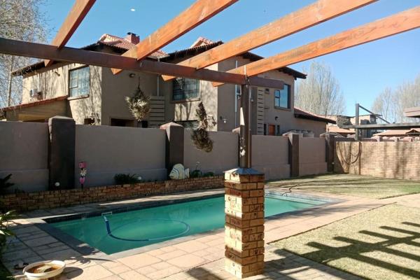 Contemporary Living in Tuscany Ridge

Situated in the highly sought-after Tuscany Ridge neighbourhood, this stylish 3-bedroom ...