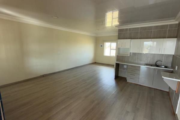 If you like racing, you will enjoy living  at the Star Raceway track in one of these bachelor's flats.

Flat 1:  Bedroom/living ...