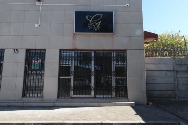 Prime Retail Space in Vredenburg
Location: Heart of Vredenburg, West Coast, South Africa
Size: 47m2

Key Features:

* Prime location on ...