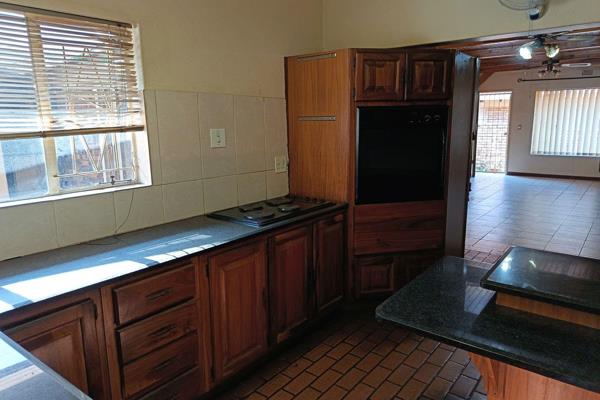 *** EXCLUSIVE SOLE MANDATE***

2 Bedroom Townhouse with Private Garden in Elandsrand ...