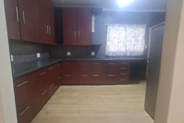Looking for a property that offers space, versatility and excellent potential? This well-sized home in Oudorp is a great opportunity ...