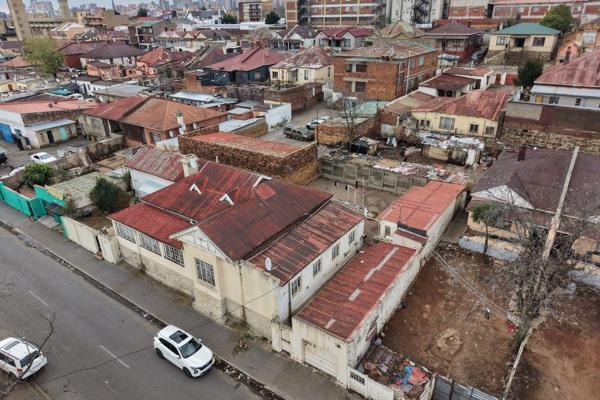 AUCTION: 25–27 September

An exceptional opportunity for investors looking for a high-income-generating property with excellent rental ...