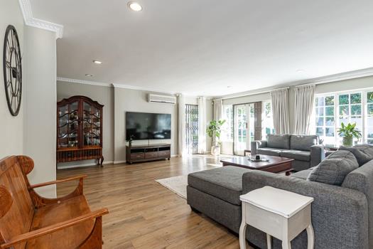 5 Bedroom House for sale in Constantia