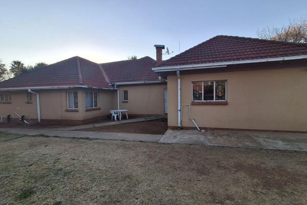 This property is close to all major amenities and easy access to the N12. It boasts three bedrooms with BICs, main bedroom with own ...