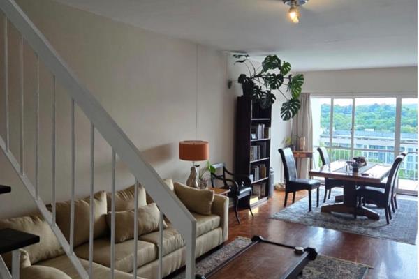 PARKMORE / GLENADRIENNE, Holt street 

Upstairs, spacious apartment on two levels with ...