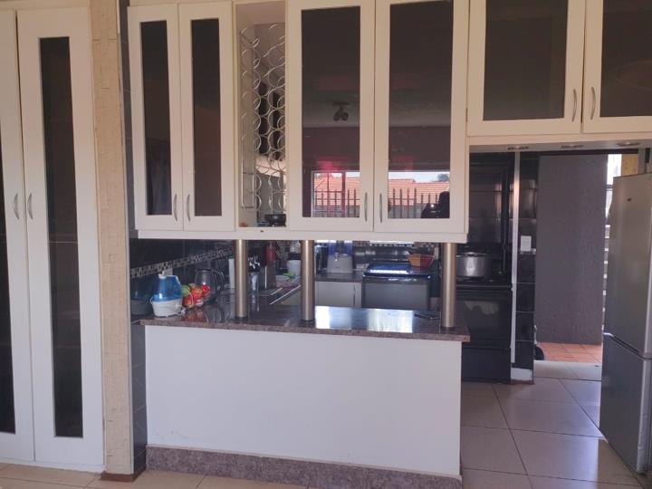 Listing number: P24-114591385, Image number: 2