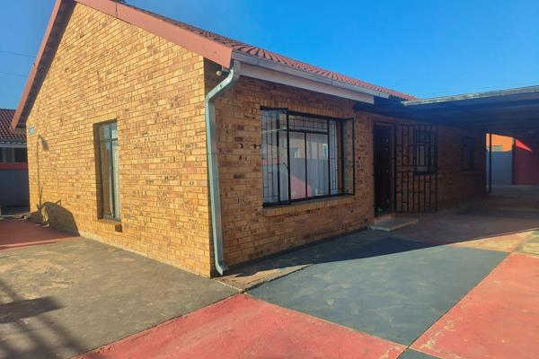 Looking for an affordable home with space to make it your own? This 3 bedroom, 1 bathroom property in Alabama Ext 2 presents a perfect ...