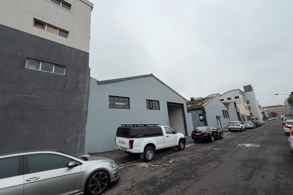 This 640m2 warehouse in Salt River, is available immediately and is well suited to ...