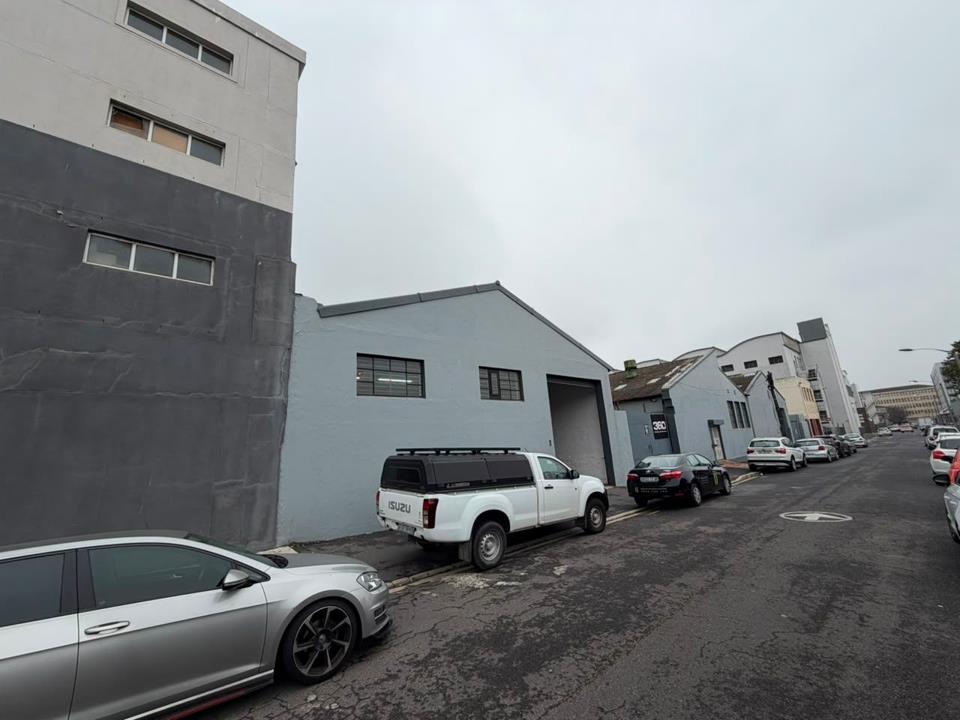 Listing number: P24-117549308, Image number: 1, Warehouse To Let in Salt River
