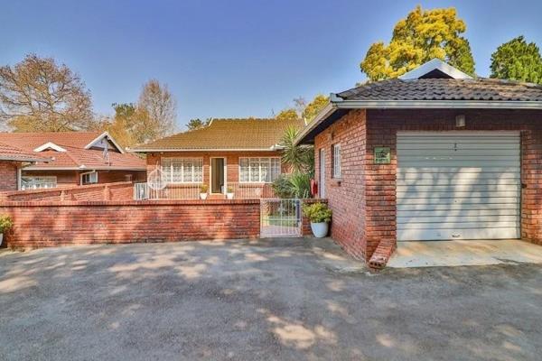 Situated in an intimate and popular complex is this low-maintenance unit which enjoys a pretty stream boundary at the rear of the ...