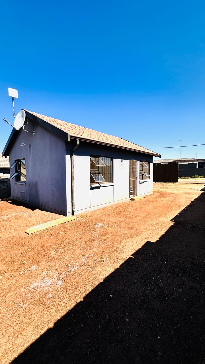 Sunny Starter in Toekomsrus with Room to Grow in Toekomsrus, Randfontein