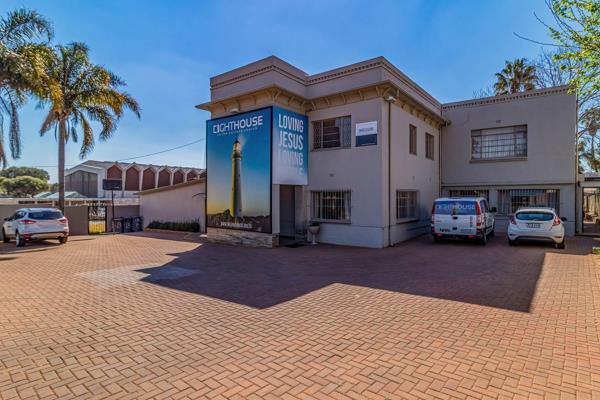 Harcourts Non-Distressed, Auction Platform:

* Offers to start from R3 900 000.00
* 3 pre-scheduled viewing hours available / private ...