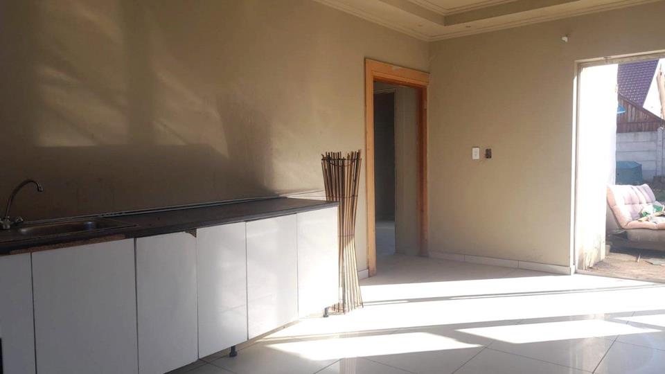 Listing number: P24-117555176, Image number: 2