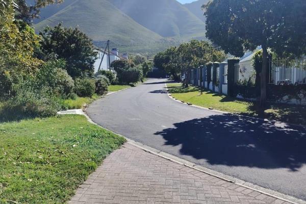 Comfortable 4 bedroom, 2 bedroom (MES) holiday/weekend rental available in Onrus. ...