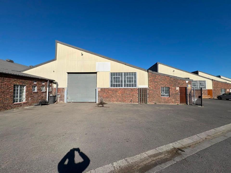 Listing number: P24-117344704, Image number: 1, Warehouse To Let in Strand