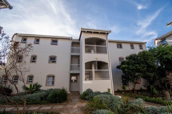 This spacious 2 bedroom, 2 bathroom apartment is situated in the sought after Gordons ...