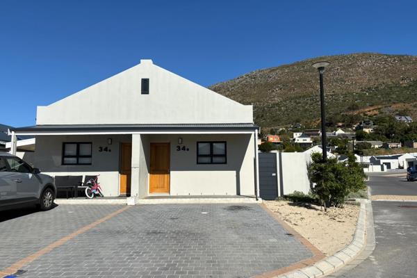 This Lovely 3 bedroom, 2 Bathroom house boasts a lovely modern look to it. The kitchen is open plan with the living room, Down the ...