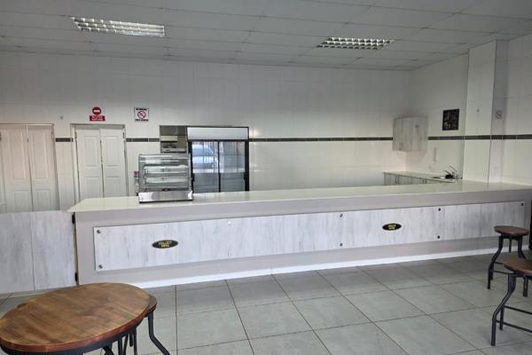 Position your business where opportunity meets convenience!

This 178m2 commercial premises on Parsons Street, Voorbaai offers an ...