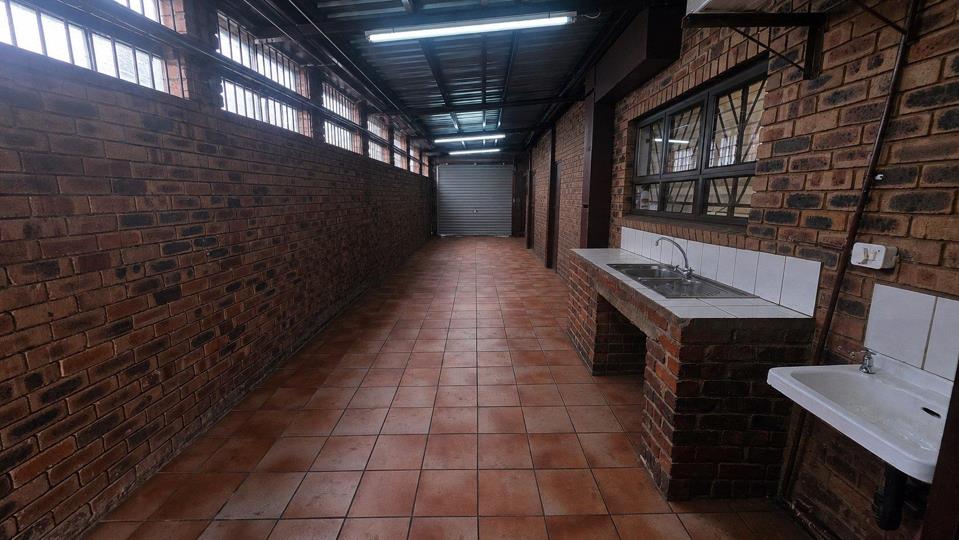 Listing number: P24-117562764, Image number: 2