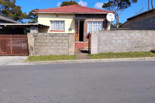 Sizwe Mlungwana Properties presents to you this stunning home situated in the heart of East London CBD.

This home is fully Laminated ...
