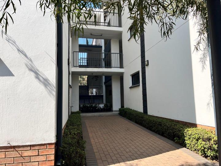 Listing number: P24-113096837, Image number: 2, Entrance
