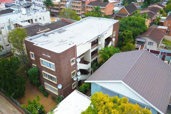 Legacy Real Estate Group, presents a cosy one and half bedroom to let in Essenwood, consisting open plan lounge and dining area, fully ...