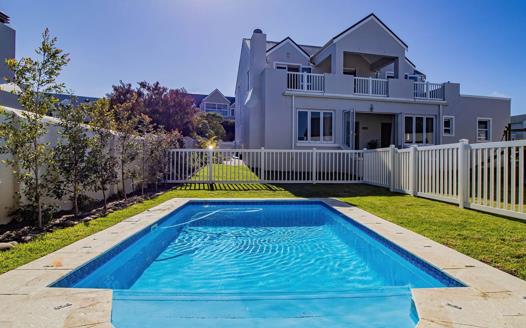 4 Bedroom House for sale in Westcliff