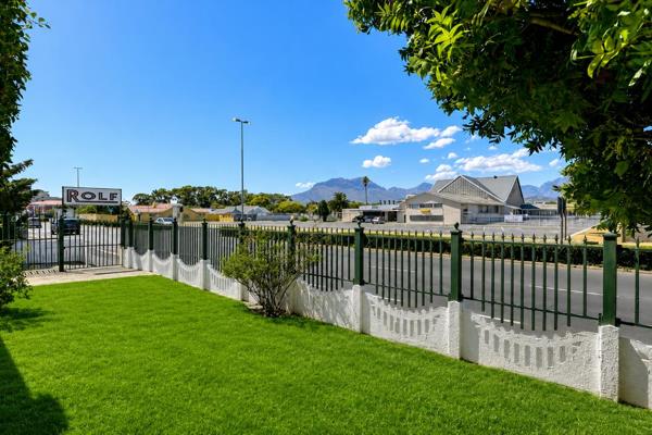 3-Bedroom Family Home – Prime Location Near Strand Beach

Welcome to this spacious and ...