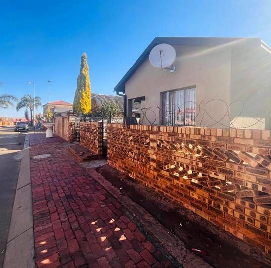 Listing number: P24-117638181, Image number: 2