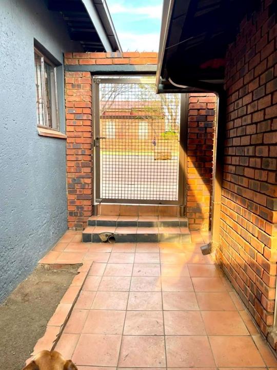 Listing number: P24-117571184, Image number: 2