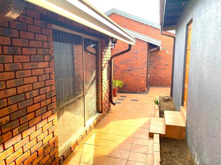 Listing number: P24-117571184, Image number: 3