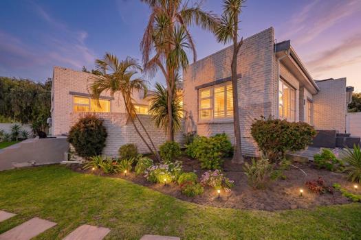 4 Bedroom House for sale in Briza