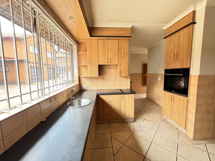 Listing number: P24-117571486, Image number: 3