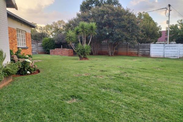 Nestled in the welcoming suburb of Horison, Roodepoort, this inviting 3 bedroom house offers a practical and comfortable lifestyle for ...