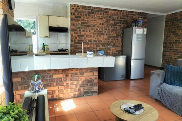 Step into a neatly presented rental home nestled in Horison, Roodepoort, where practical living meets a welcoming atmosphere. This 2 ...