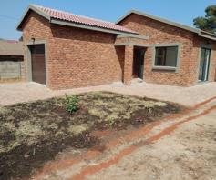House for sale in Dersley