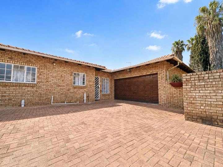 Listing number: P24-117573403, Image number: 2