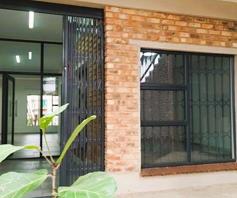 House for sale in Lakefield