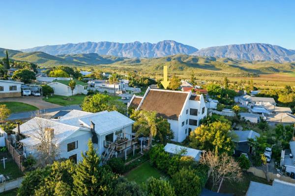 Sole and Exclusive Mandate

It is an absolute honour and privilege to present this beautiful property to the market.

This neat Bonnievale home offers generous space across three ...
