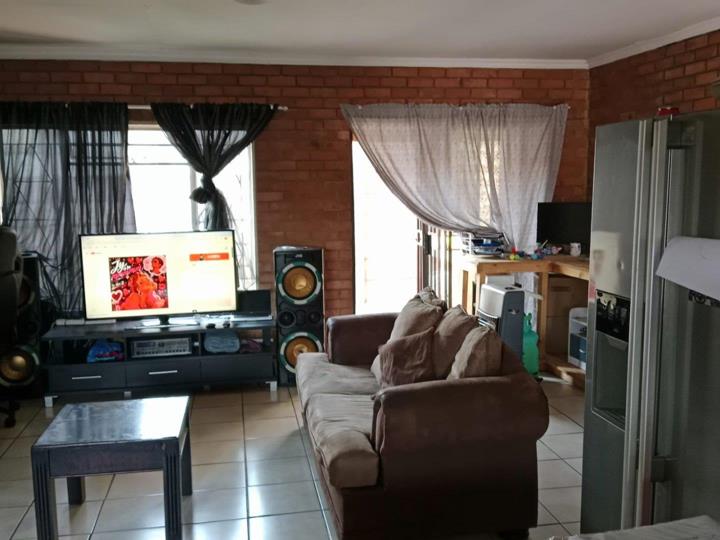 Listing number: P24-117576780, Image number: 2