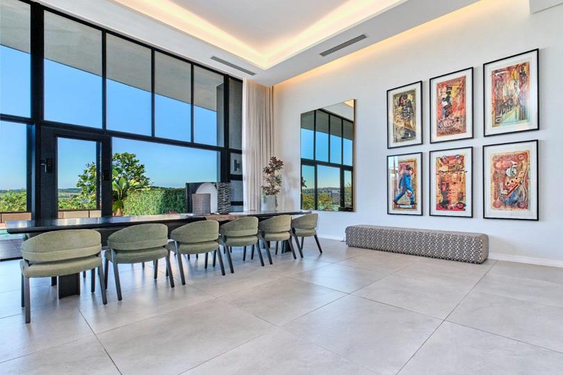 Listing number: P24-117577550, Image number: 3, Floor to ceiling glass