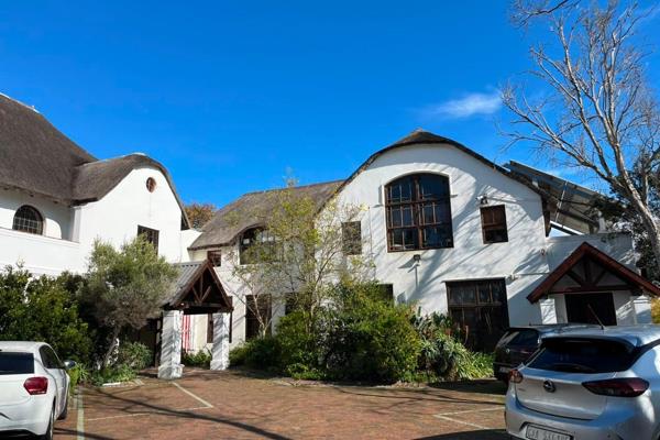 271.30m2 first floor office to let in Kenilworth, suited to professional firms ...