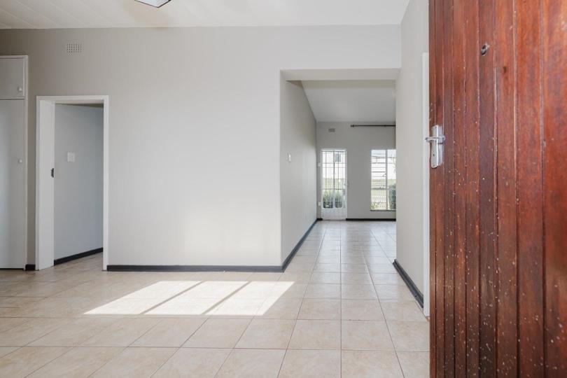 Listing number: P24-117580228, Image number: 2