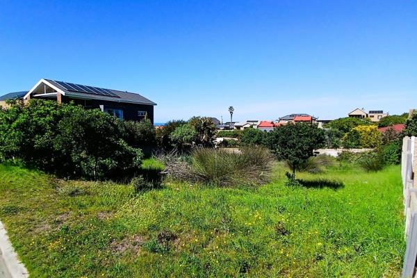 Build your dream coastal home on this well-sized 771m² vacant stand, perfectly ...