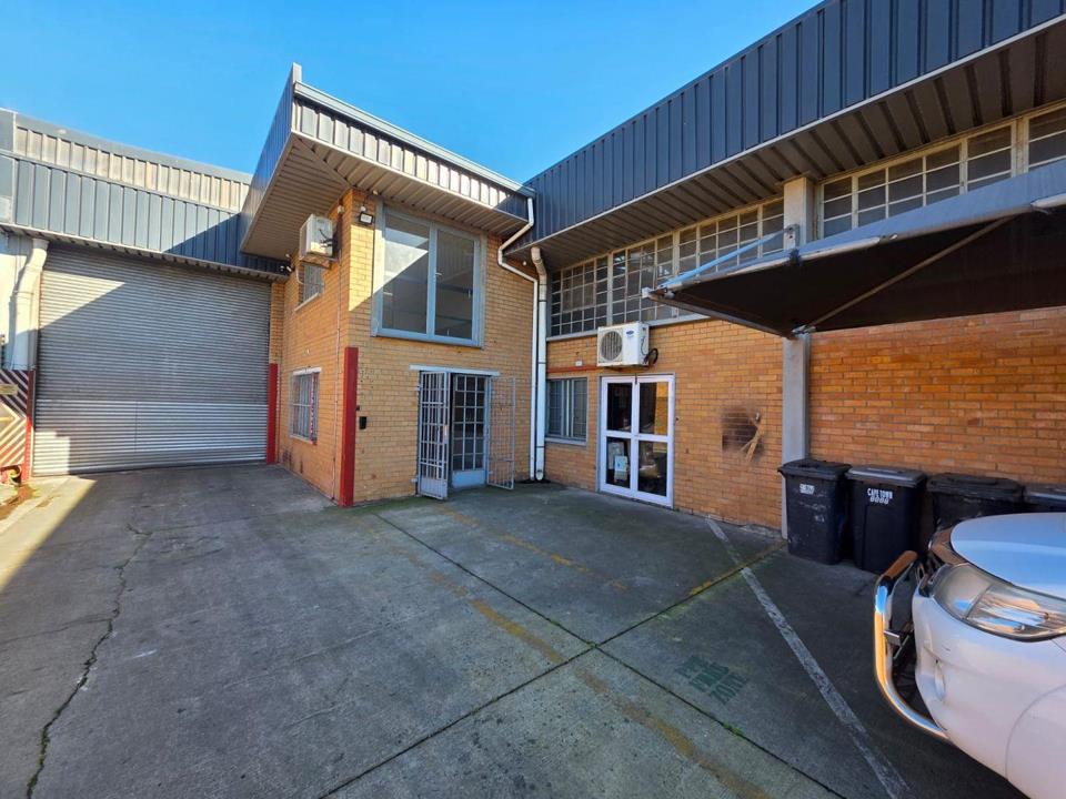Listing number: P24-117585394, Image number: 1, Warehouse To Let in Montague Gardens