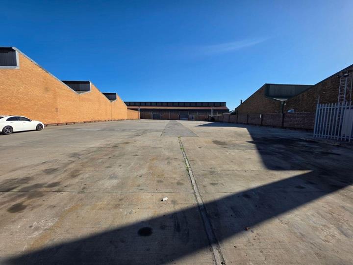 Listing number: P24-117585394, Image number: 3, Warehouse To Let in Montague Gardens