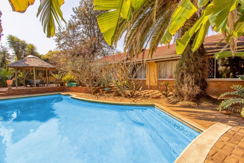 Listing number: P24-117582006, Image number: 2, View from pool
