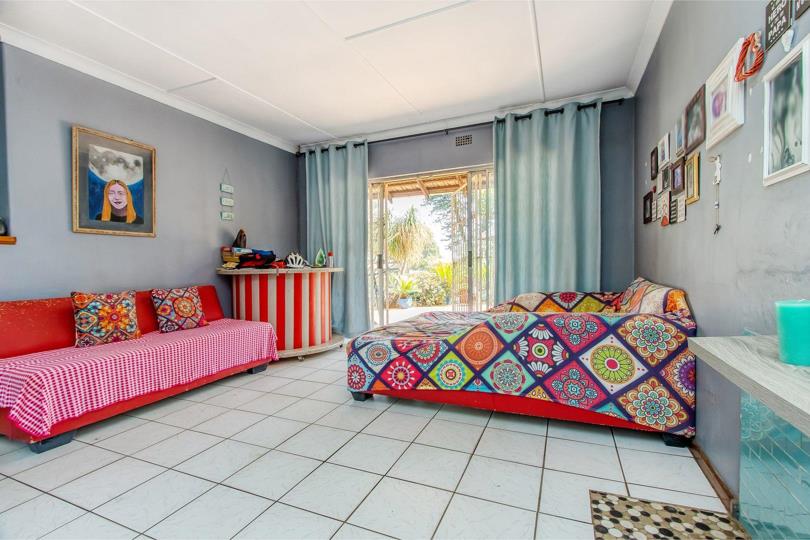 Listing number: P24-117582006, Image number: 3, Lounge