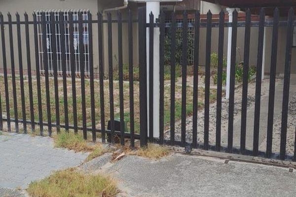 Chic Lock-Up-and-Go Flatlet in Prime Location – Labiance, Bellville, Western Cape, Ideal for Single Professional.  This neat and ...