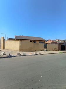 R 699 999